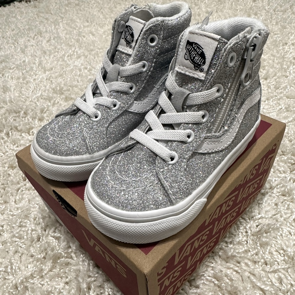 NEW Vans Toddler Girl Sk8-Hi Reissue side zip shoes. Size 5.5